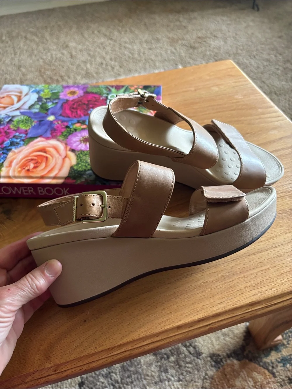 Vionic Women's Tan Leather Slingback Sandals - Picture 2 of 6